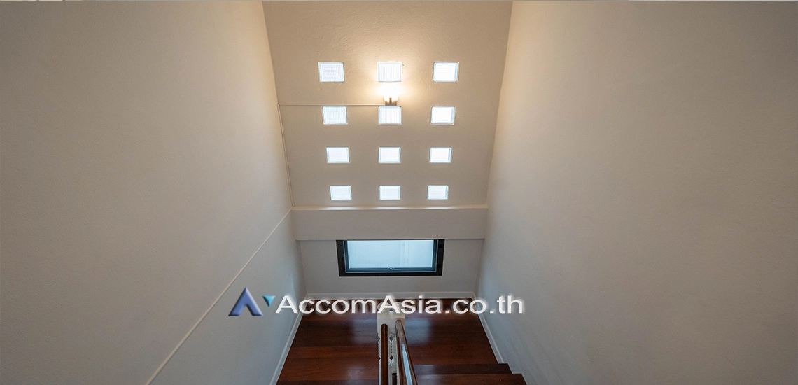 35  4 br House For Rent in phaholyothin ,Bangkok BTS Ari AA30730