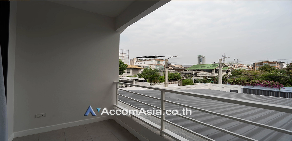38  4 br House For Rent in phaholyothin ,Bangkok BTS Ari AA30730