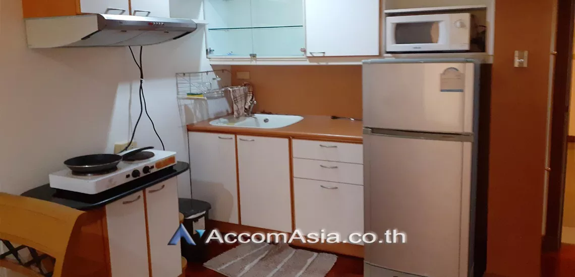 unit 1 Bedroom  Condominium For Rent in Ploenchit, Bangkok  near BTS Ratchadamri (AA30731)