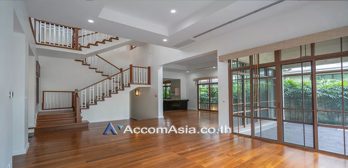unit 4 Bedrooms  House For Rent in Sukhumvit, Bangkok  near BTS Phra khanong (AA30734)