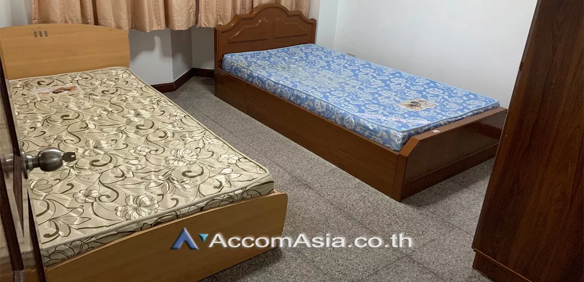 unit 3 Bedrooms  Condominium For Sale in Sathorn, Bangkok  near BTS Chong Nonsi (AA30735)