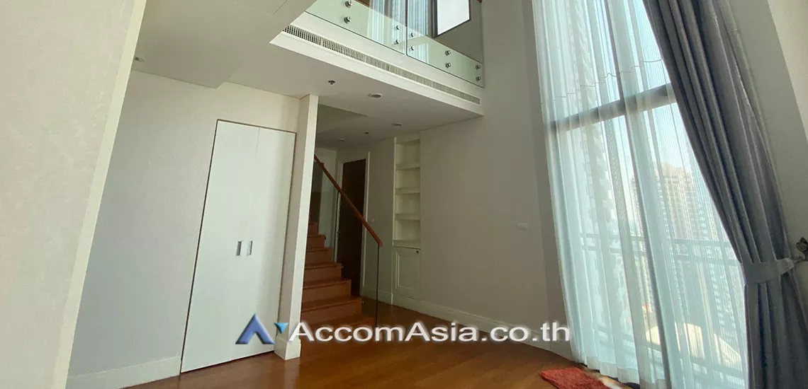 unit 3 Bedrooms  Condominium For Rent in Sukhumvit, Bangkok  near BTS Phrom Phong (AA30748)