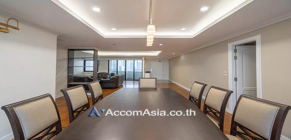  3 Bedrooms  Apartment For Rent in Sukhumvit, Bangkok  near BTS Thong Lo (AA30753)