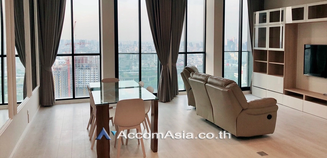  2 Bedrooms  Condominium For Rent in Ploenchit, Bangkok  near BTS Ploenchit (AA30761)