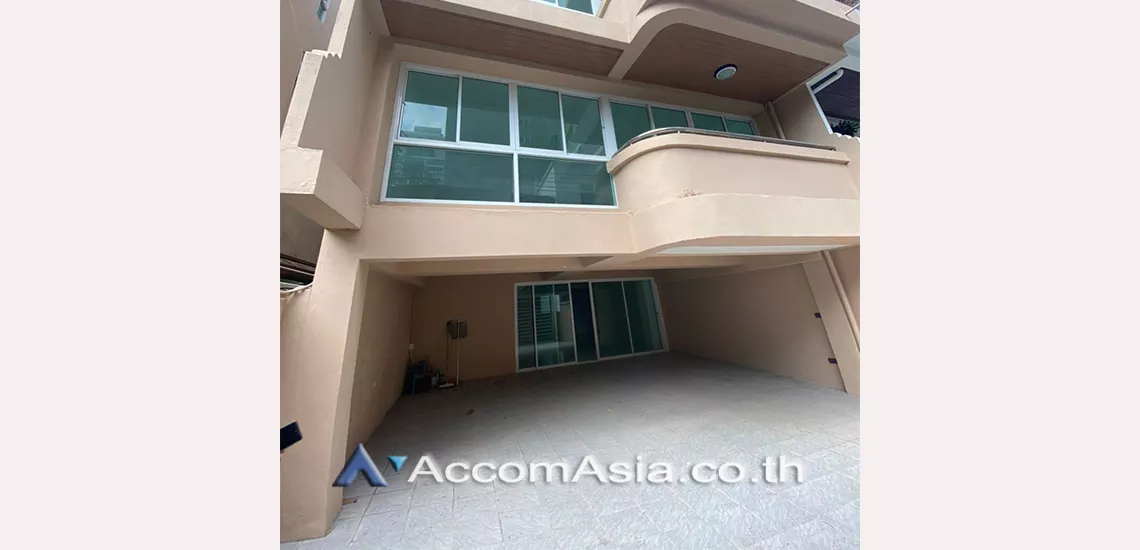  3 Bedrooms  House For Rent in Sukhumvit, Bangkok  near BTS Asok - MRT Sukhumvit (AA30766)