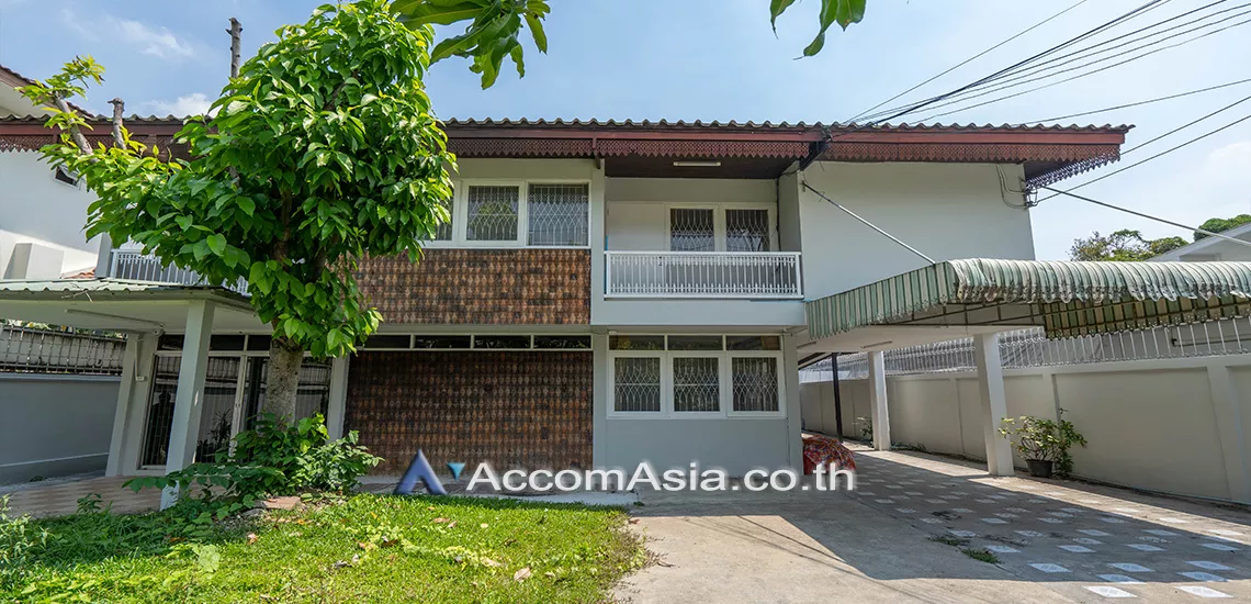  3 Bedrooms  House For Rent in Sukhumvit, Bangkok  near BTS Phra khanong (AA30769)