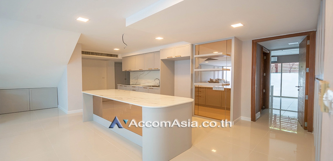 Ground Floor, Duplex Condo, Pet friendly |  3 Bedrooms  Condominium For Rent & Sale in Sukhumvit, Bangkok  near BTS Phra khanong (AA30772)