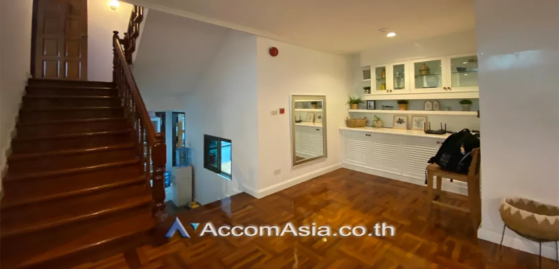 5  4 br House For Rent in Sukhumvit ,Bangkok BTS Phrom Phong at Kid Friendly House Compound AA30775
