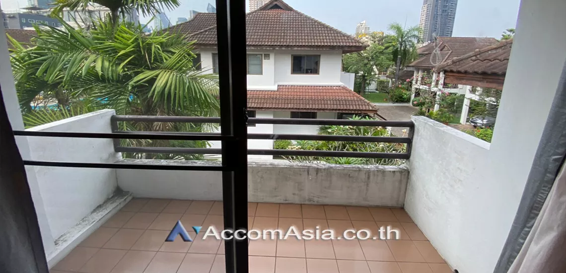 25  4 br House For Rent in Sukhumvit ,Bangkok BTS Phrom Phong at Kid Friendly House Compound AA30775