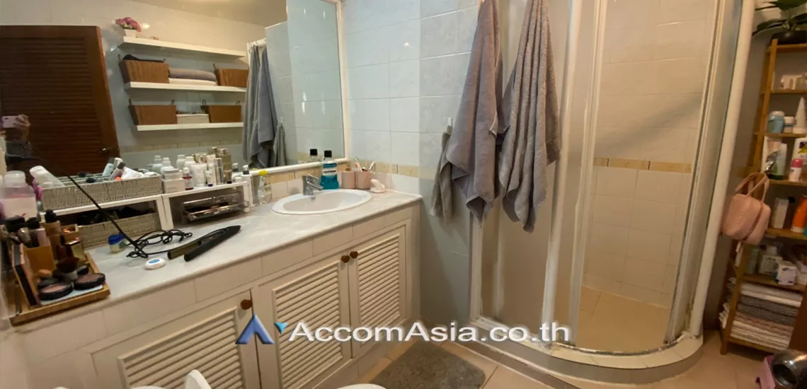 22  4 br House For Rent in Sukhumvit ,Bangkok BTS Phrom Phong at Kid Friendly House Compound AA30775