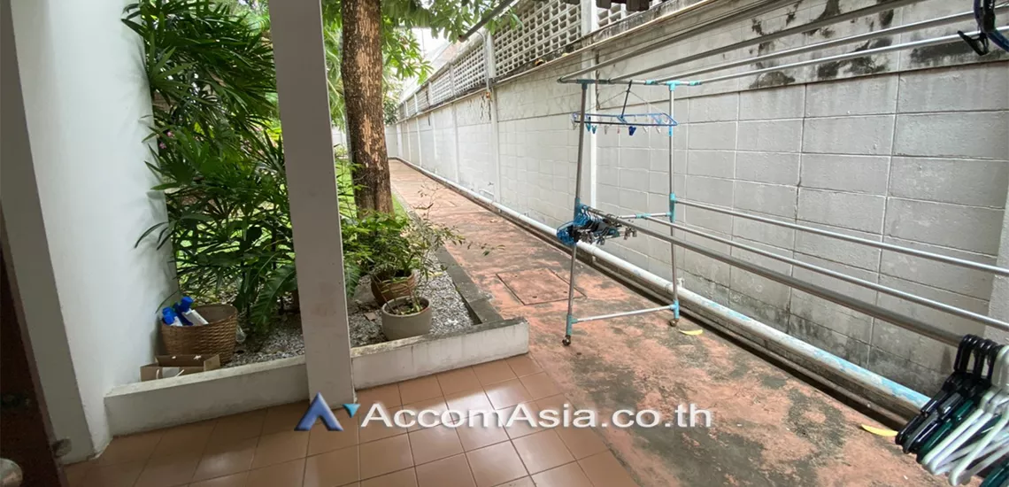 30  4 br House For Rent in Sukhumvit ,Bangkok BTS Phrom Phong at Kid Friendly House Compound AA30775