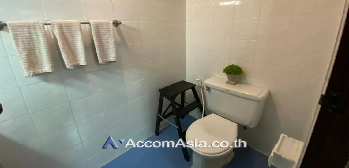 23  4 br House For Rent in Sukhumvit ,Bangkok BTS Phrom Phong at Kid Friendly House Compound AA30775