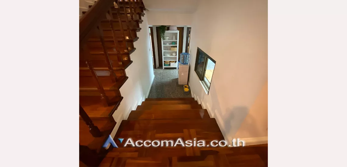 18  4 br House For Rent in Sukhumvit ,Bangkok BTS Phrom Phong at Kid Friendly House Compound AA30775