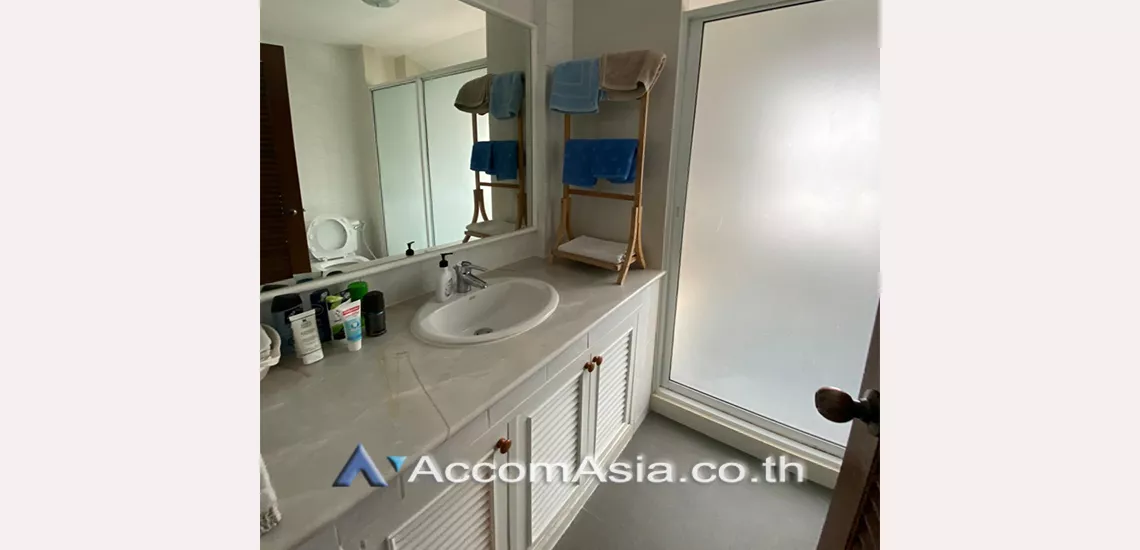 24  4 br House For Rent in Sukhumvit ,Bangkok BTS Phrom Phong at Kid Friendly House Compound AA30775
