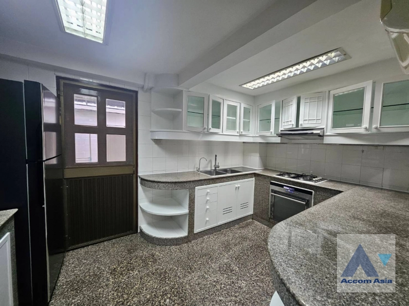 6  4 br House for rent and sale in Sukhumvit ,Bangkok BTS Phrom Phong at Kid Friendly House Compound AA30775