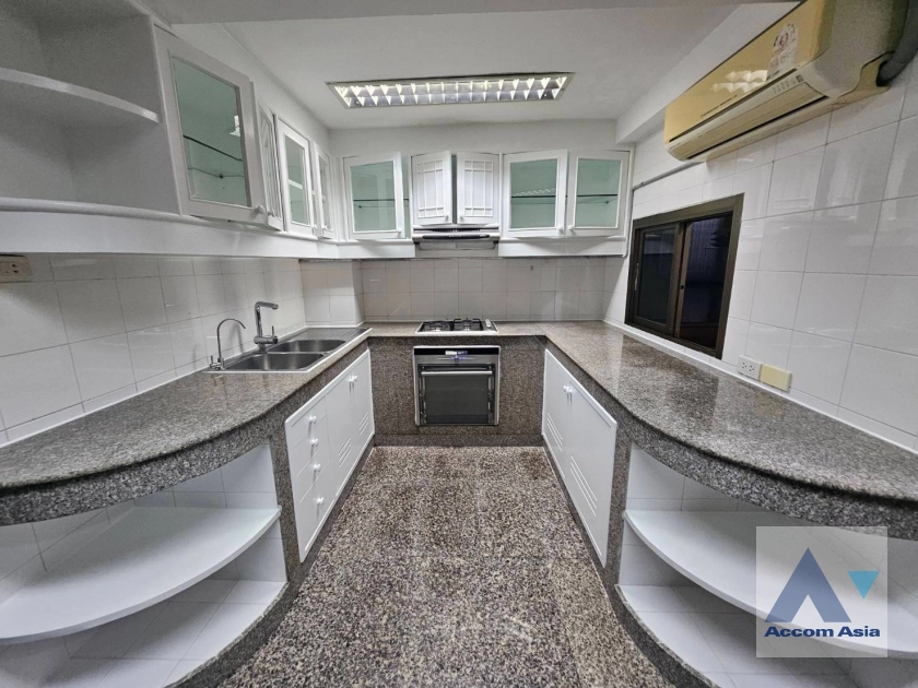 5  4 br House for rent and sale in Sukhumvit ,Bangkok BTS Phrom Phong at Kid Friendly House Compound AA30775