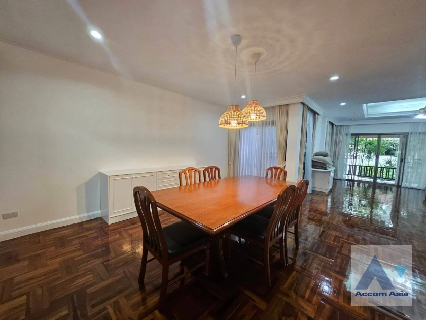 unitModern renovated house with polished floors and airy layout (AA30775)