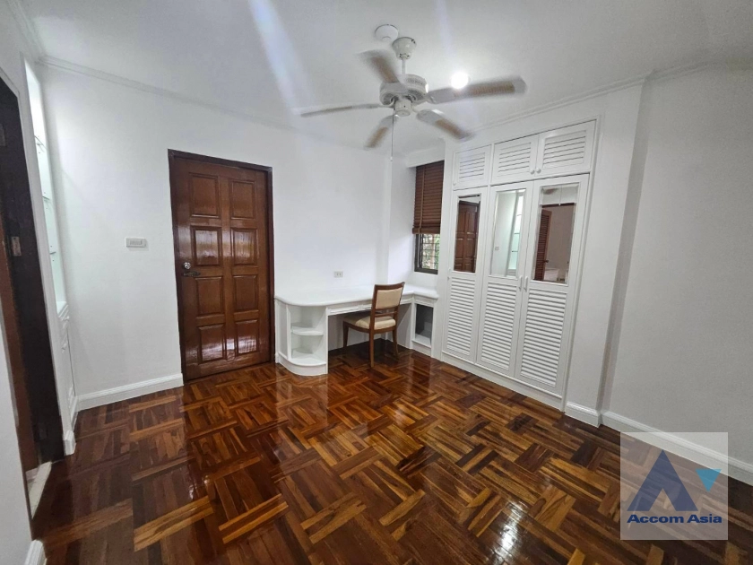 16  4 br House for rent and sale in Sukhumvit ,Bangkok BTS Phrom Phong at Kid Friendly House Compound AA30775