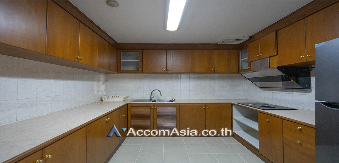 unit 3 Bedrooms  Condominium For Rent in Sukhumvit, Bangkok  near BTS Phrom Phong (AA30795)