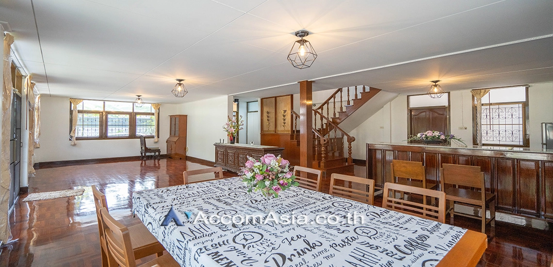 12  3 br House for rent and sale in Sukhumvit ,Bangkok BTS Phra khanong AA30826