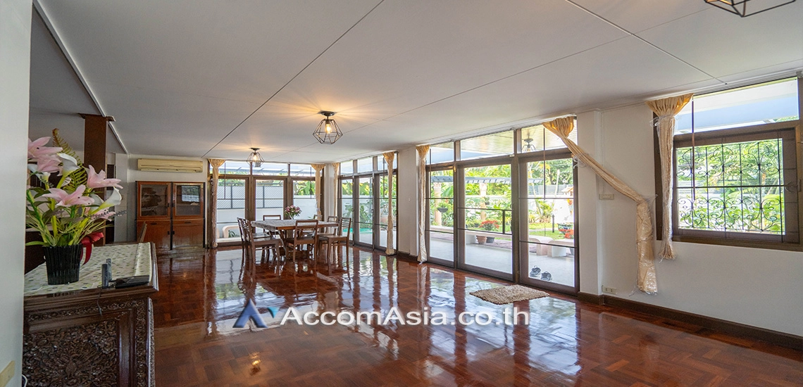 10  3 br House for rent and sale in Sukhumvit ,Bangkok BTS Phra khanong AA30826