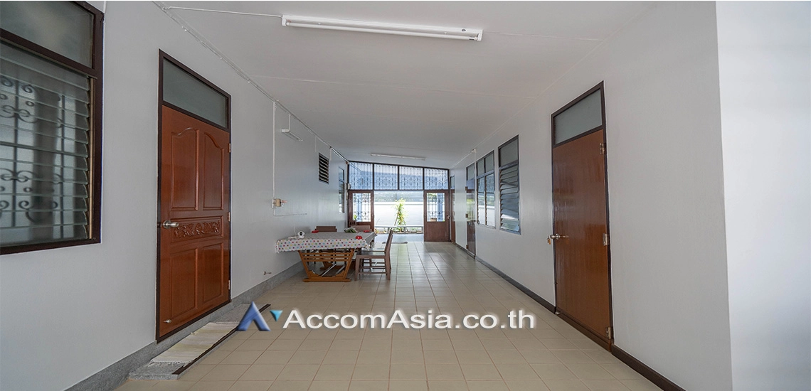 16  3 br House for rent and sale in Sukhumvit ,Bangkok BTS Phra khanong AA30826