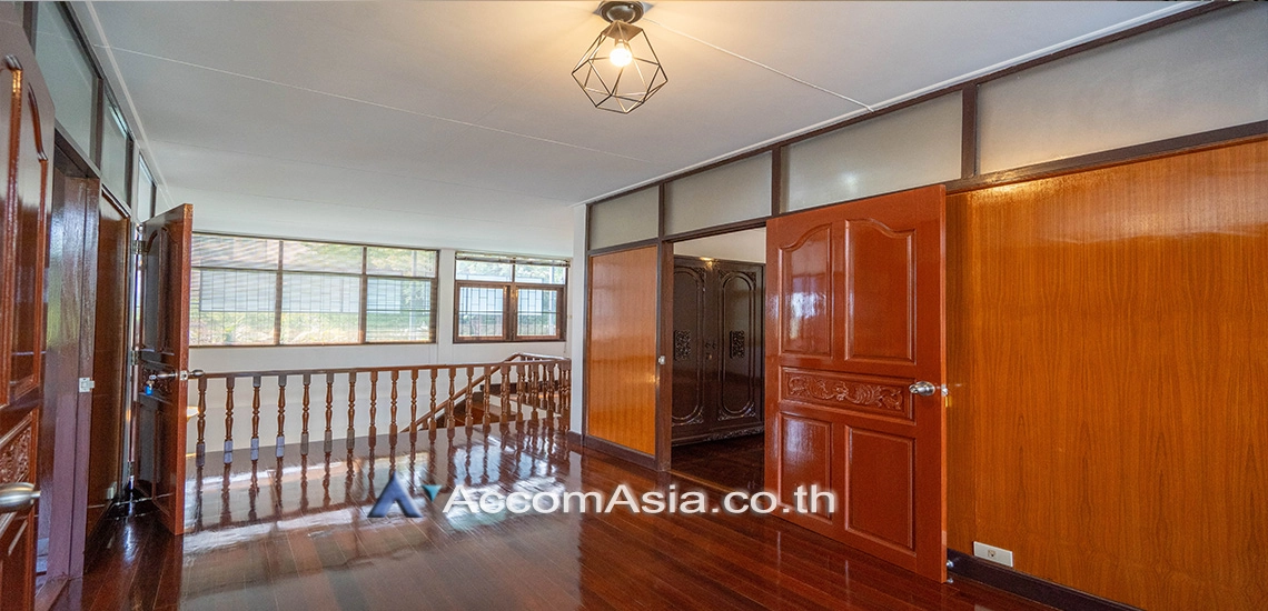 18  3 br House For Rent in sukhumvit ,Bangkok BTS Phra khanong AA30826