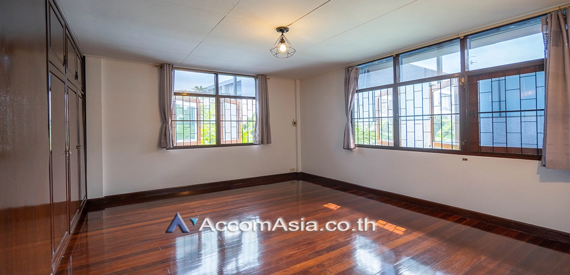 21  3 br House for rent and sale in Sukhumvit ,Bangkok BTS Phra khanong AA30826