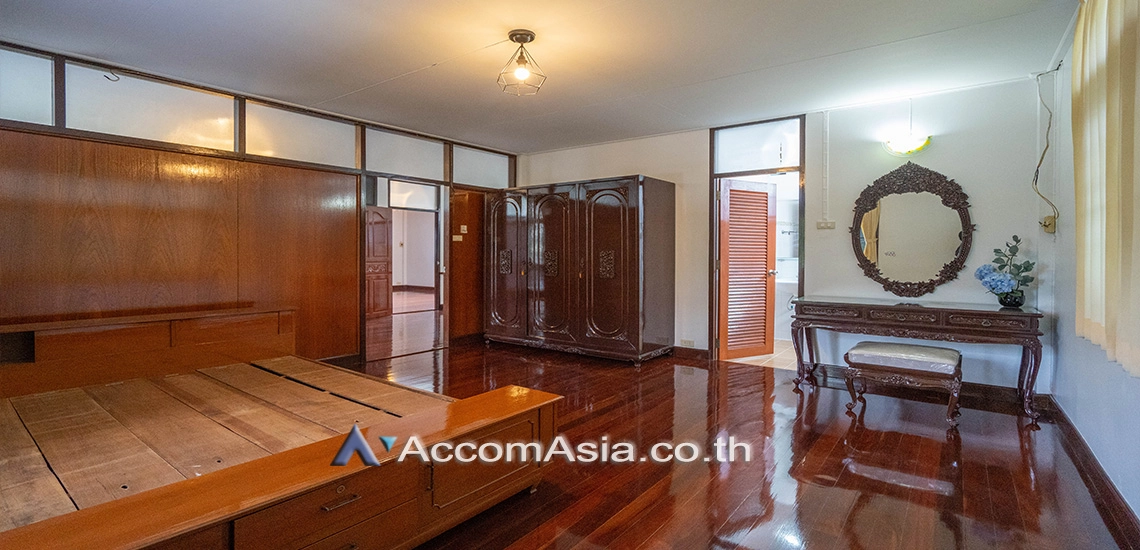 22  3 br House For Rent in sukhumvit ,Bangkok BTS Phra khanong AA30826