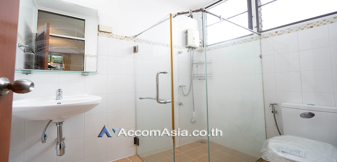 24  3 br House for rent and sale in Sukhumvit ,Bangkok BTS Phra khanong AA30826