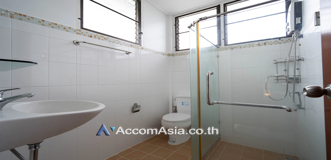 25  3 br House for rent and sale in Sukhumvit ,Bangkok BTS Phra khanong AA30826