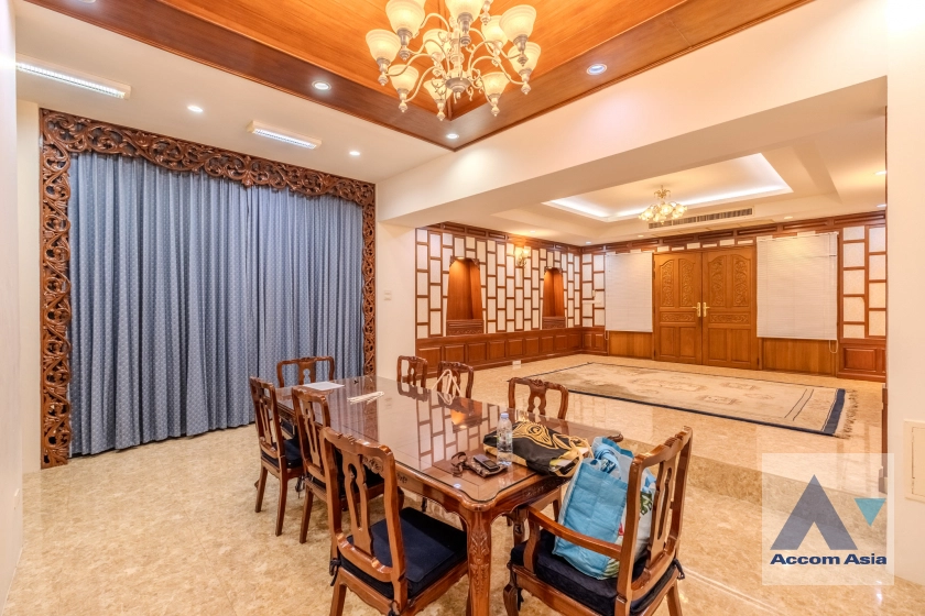  1  5 br Townhouse for rent and sale in Sukhumvit ,Bangkok BTS Ekkamai AA30827