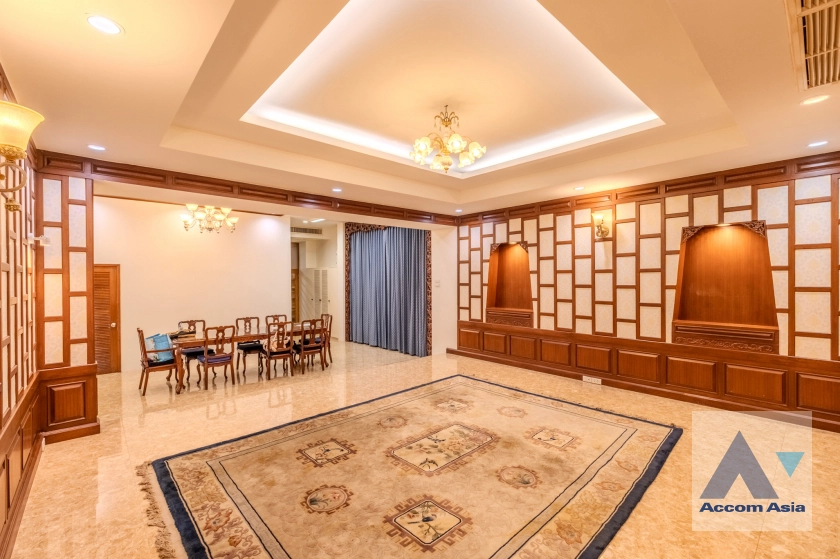 5  5 br Townhouse for rent and sale in Sukhumvit ,Bangkok BTS Ekkamai AA30827