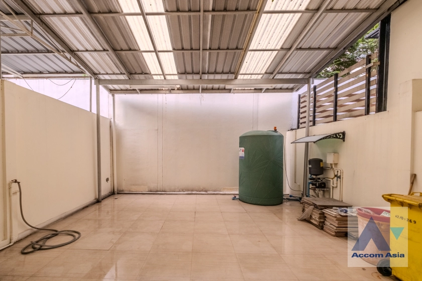 9  5 br Townhouse for rent and sale in Sukhumvit ,Bangkok BTS Ekkamai AA30827