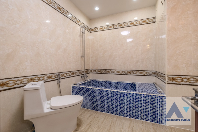 14  5 br Townhouse for rent and sale in Sukhumvit ,Bangkok BTS Ekkamai AA30827