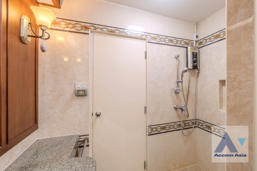 16  5 br Townhouse for rent and sale in Sukhumvit ,Bangkok BTS Ekkamai AA30827