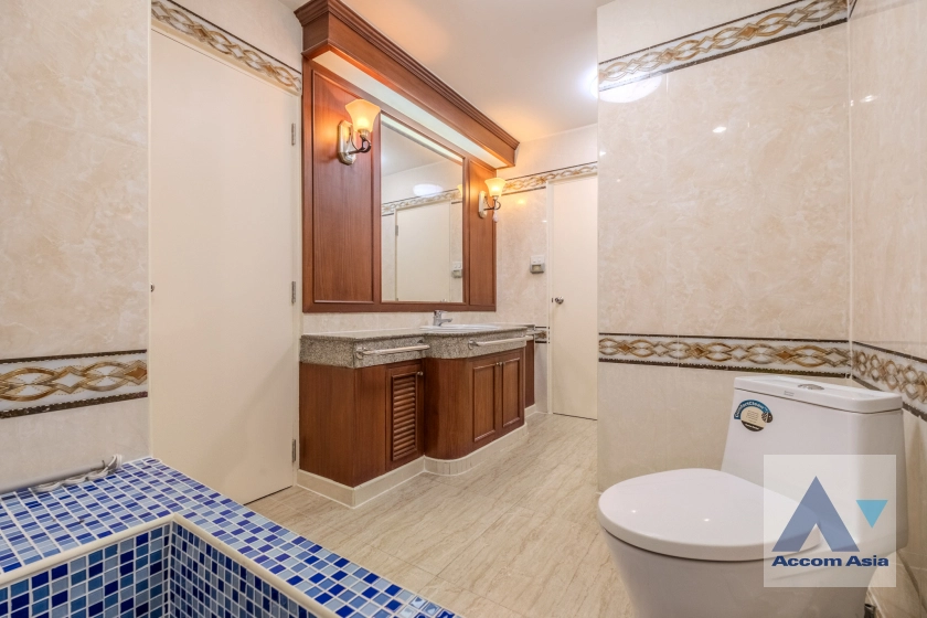 15  5 br Townhouse for rent and sale in Sukhumvit ,Bangkok BTS Ekkamai AA30827