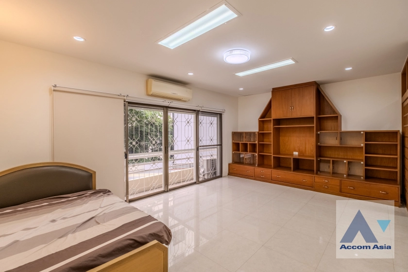 18  5 br Townhouse for rent and sale in Sukhumvit ,Bangkok BTS Ekkamai AA30827