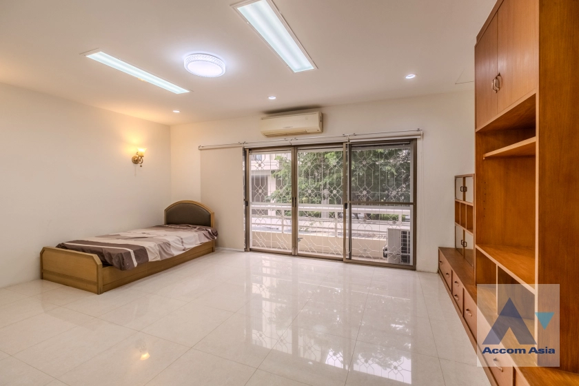 17  5 br Townhouse for rent and sale in Sukhumvit ,Bangkok BTS Ekkamai AA30827