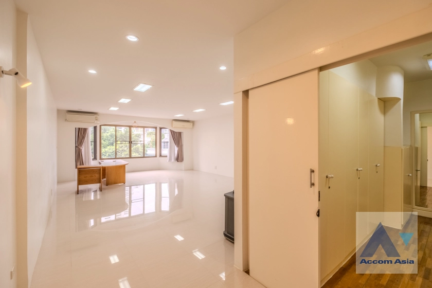 19  5 br Townhouse for rent and sale in Sukhumvit ,Bangkok BTS Ekkamai AA30827