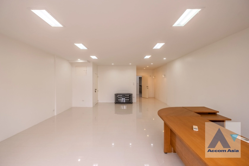 21  5 br Townhouse for rent and sale in Sukhumvit ,Bangkok BTS Ekkamai AA30827