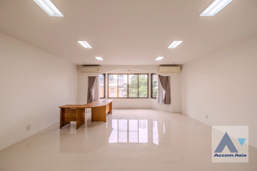 20  5 br Townhouse for rent and sale in Sukhumvit ,Bangkok BTS Ekkamai AA30827