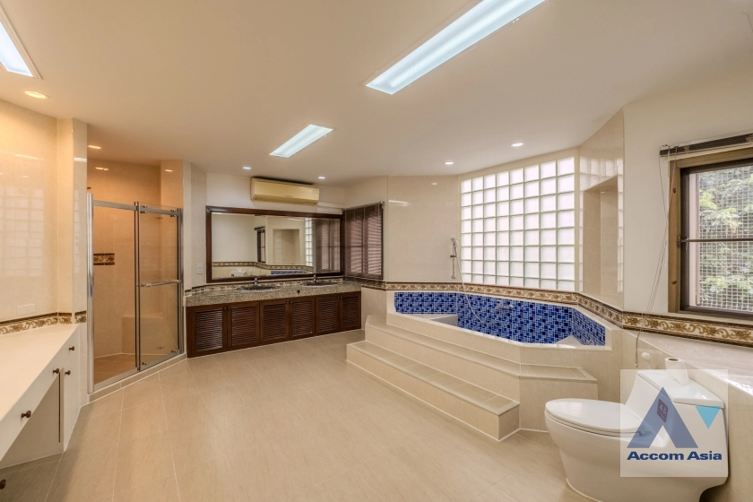 23  5 br Townhouse for rent and sale in Sukhumvit ,Bangkok BTS Ekkamai AA30827