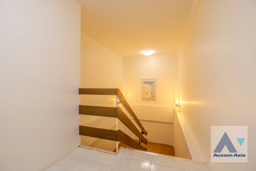 27  5 br Townhouse for rent and sale in Sukhumvit ,Bangkok BTS Ekkamai AA30827