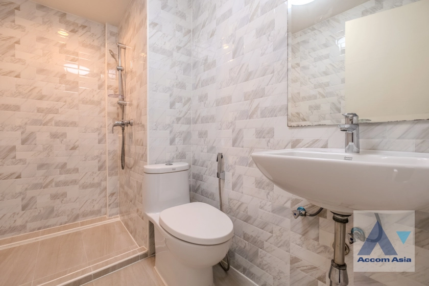 33  5 br Townhouse for rent and sale in Sukhumvit ,Bangkok BTS Ekkamai AA30827