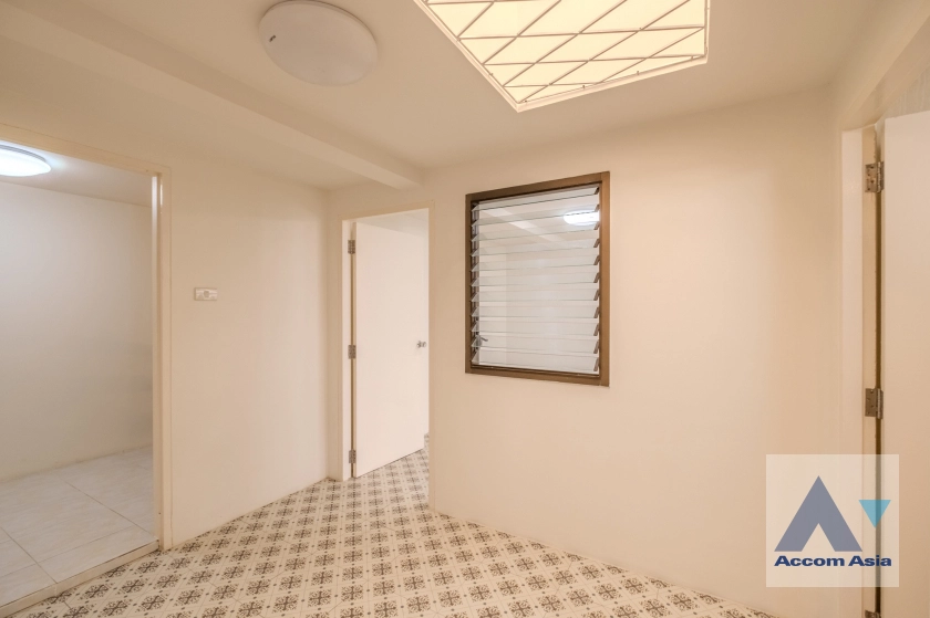 35  5 br Townhouse for rent and sale in Sukhumvit ,Bangkok BTS Ekkamai AA30827