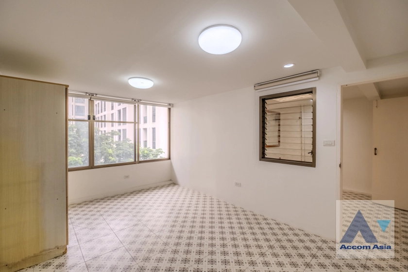 37  5 br Townhouse for rent and sale in Sukhumvit ,Bangkok BTS Ekkamai AA30827