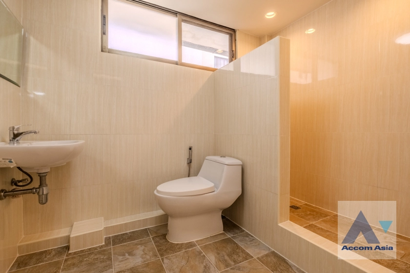 38  5 br Townhouse for rent and sale in Sukhumvit ,Bangkok BTS Ekkamai AA30827