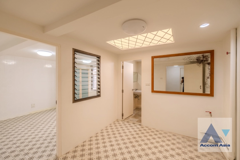 34  5 br Townhouse for rent and sale in Sukhumvit ,Bangkok BTS Ekkamai AA30827