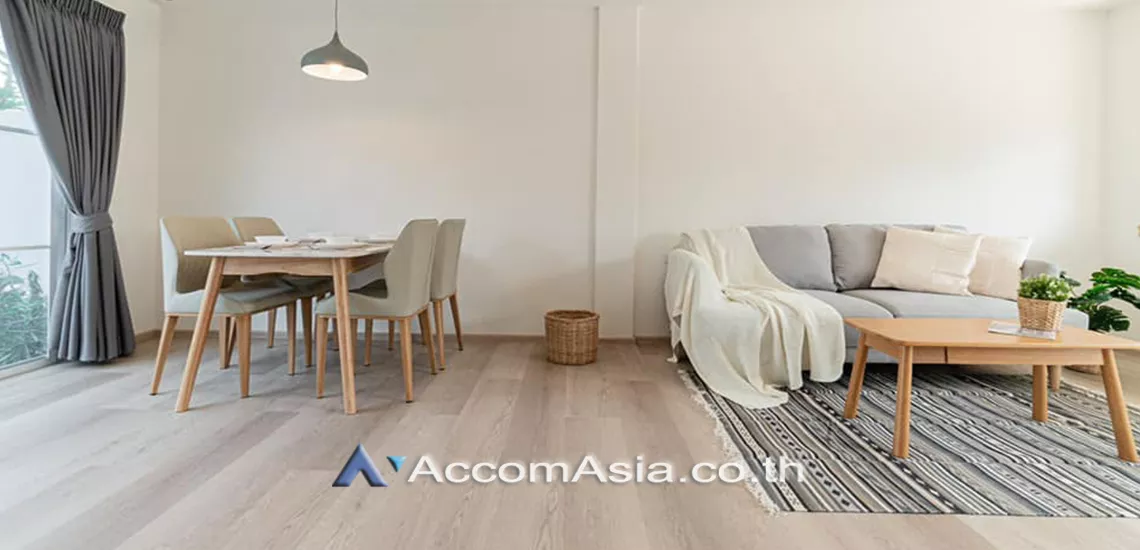  3 Bedrooms  Townhouse For Rent in Pattanakarn, Bangkok  near BTS Udomsuk (AA30847)